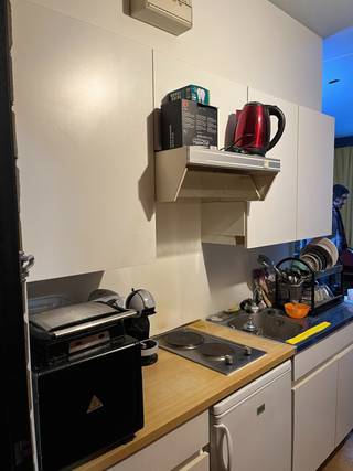 +++ Triomflaan 151, 1050 ELSENE +++Deze aangename studio van 22m² (geschikt voor één persoon) bevindt zich op het gelijkvloers van Campus Irena, in...