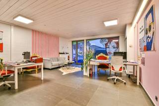 Ontdek een unieke kans om uw bedrijf te vestigen in het prachtige handelspand gelegen in de Oostendestraat 88a te Torhout. Met een ruime showroom...