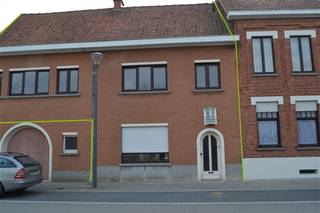 In het hart van Vichte vindt u deze aantrekkelijke woning die een solide basis biedt voor wie op zoek is naar een goed onderhouden thuis. Met...