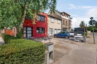 Zeer centraal gelegen woning op slechts 2 min. rijden van de oprit E19 Antwerpen-Brussel.   Deze woning bevindt zich nabij verschillende...