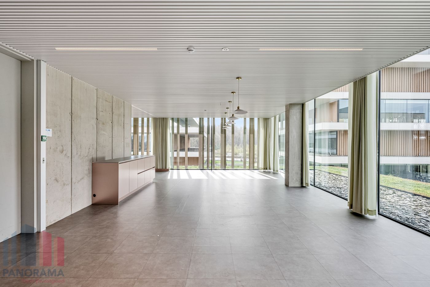 693 m² HIGH-END KANTOREN OP TOPLOCATIE LANGS DE E40 TE OOSTKAMP - foto 1