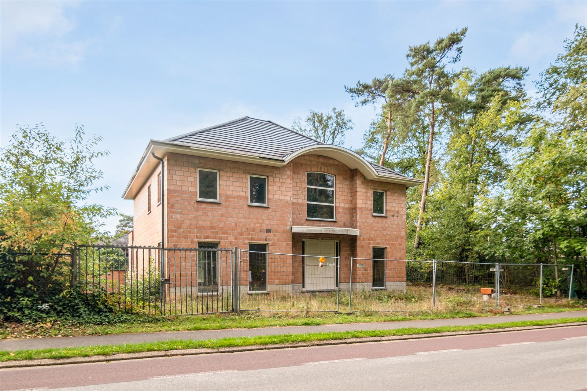 Maison à vendre à Genk avec 6 chambres - photo 2