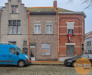 EERSTE KIJKDAG ZON. 08/03/2026 VAN 10U-13U (op afspraak! 053/60.65.60!!)AALST - Te renoveren woning met 2 slaapkamers en koer op topligging in...