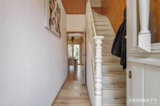 Deze charmante woning in Hulste biedt een perfecte combinatie van comfort en functionaliteit op een perceel van 208m².Met 136m² bewoonbare...