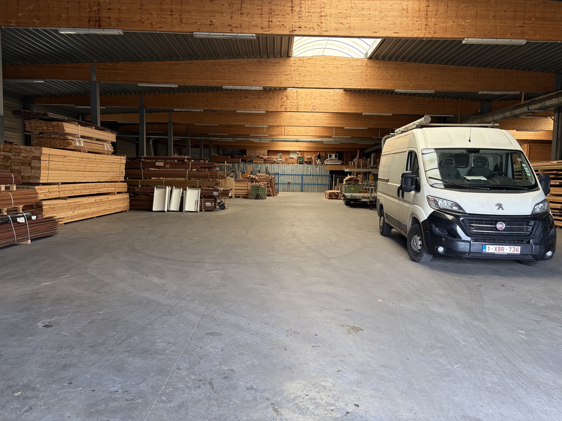 Entrepôt + bureau à louer à Manage - foto 5