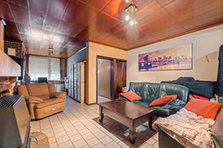 FOR SALE IN HARELBEKE!This closed development in need of refurbishment, with an exceptionally spacious garden, is located on Nieuwstraat in...