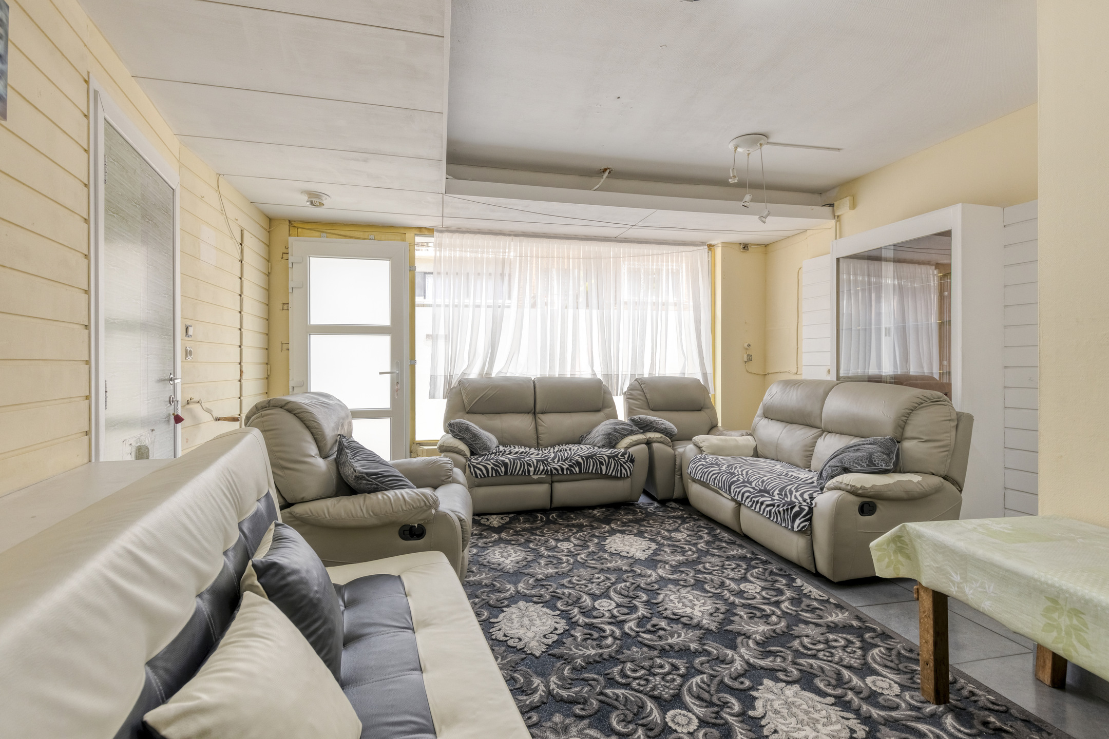 Te renoveren woning te koop in hartje van Sint-Eloois-Vijve - foto 4