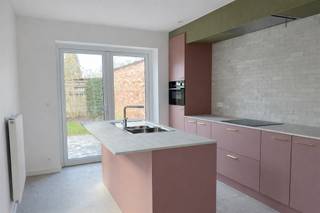 Ontdek deze recent gerenoveerde woning in het centrum van Loenhout, afgewerkt met hoogwaardige materialen en voorzien van alle hedendaagse...