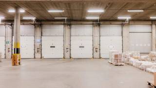 Logistiek magazijn te huur in het industrieterrein van Londerzeel, op slechts 600 meter van de A12. De site biedt UNIT 1: 2.795 m² magazijnruimte...