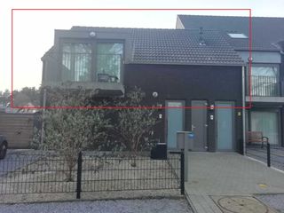 Recent (2014) instapklaar dakappartement (55m²) met 1 slaapkamer, balkon, bergingzolder, privé-inkom en ondergrondse autostaanplaats. Rustig...
