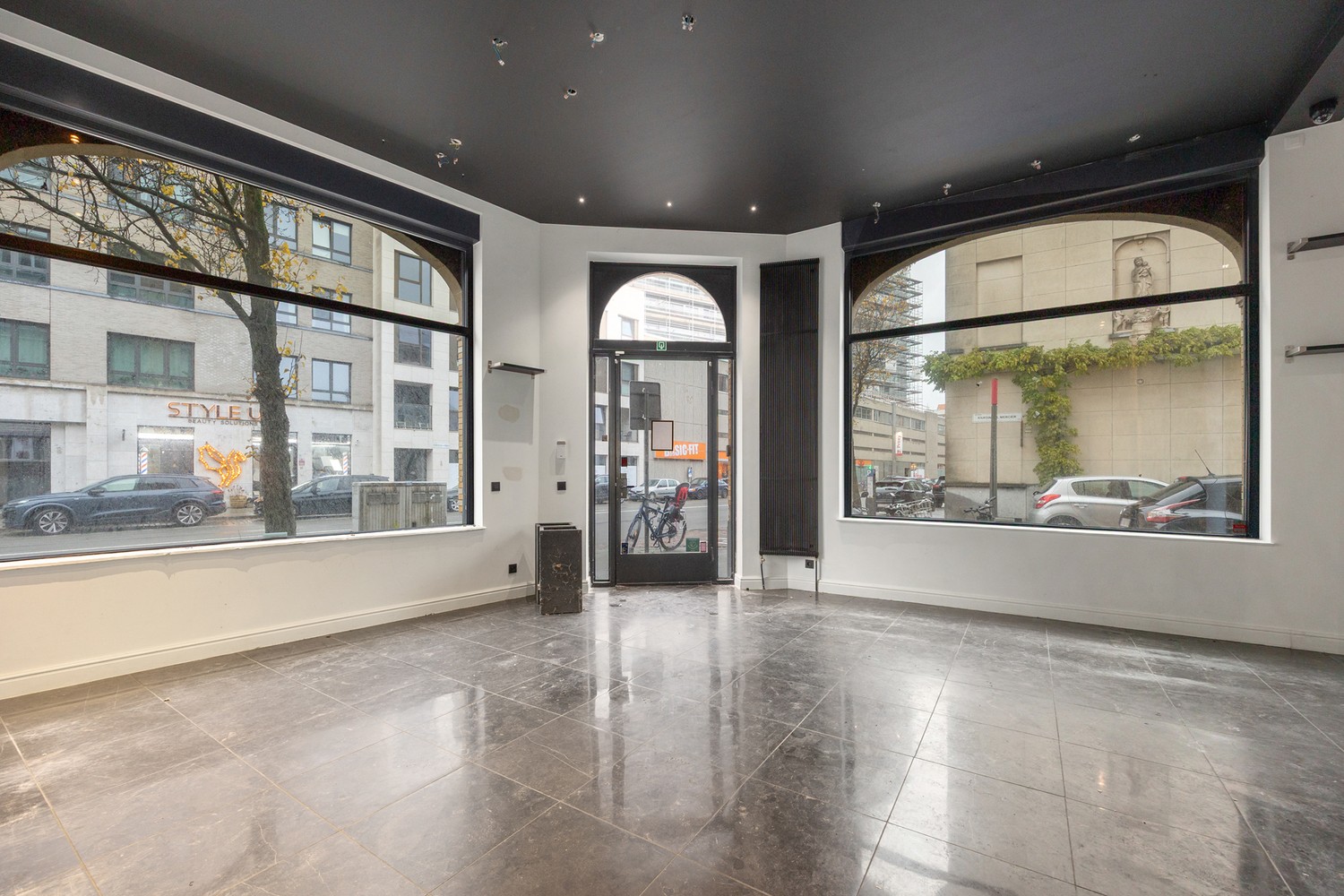 Handelsgelijkvloers te huur op uitstekende hoeklocatie - foto 5