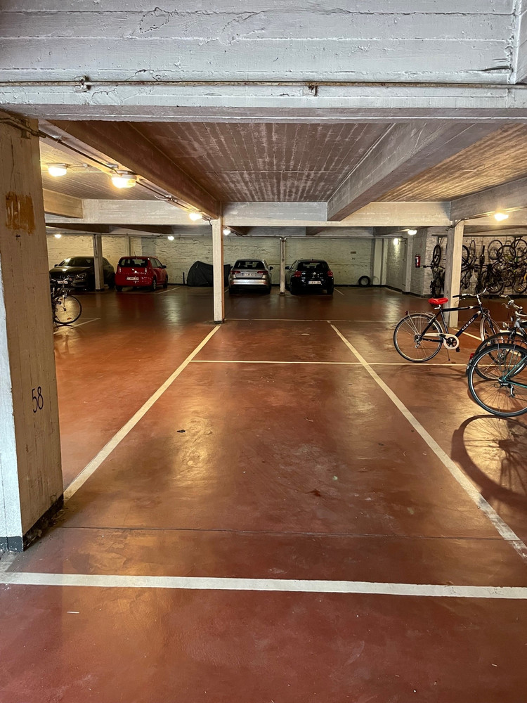 Autostaanplaats in afgesloten garage, vlakbij STAM/Bijloke/HoGent Mercator. - foto 4