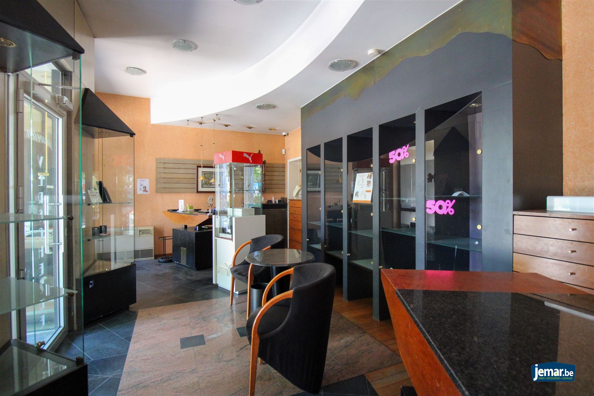 Karaktervol handelspand met woonst op toplocatie – ideaal om wonen en werken te combineren in het hart van Maasmechelen! - foto 3