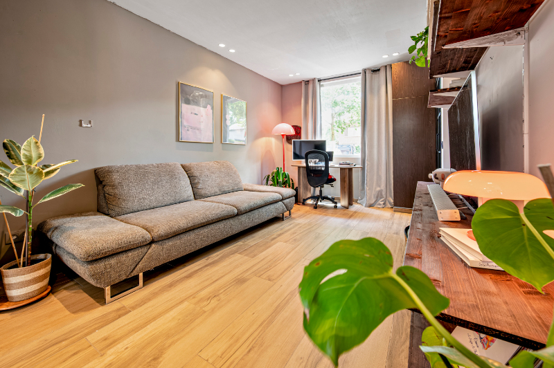 STIJLVOL INGERICHTE SPECIALE STARTERSWONING MET MODERNE ARCHITECTURALE TOETSEN EN VEEL LICHTINVAL - foto 3