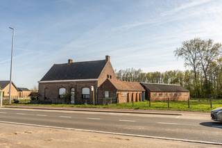 Projectgrond: perceel van 7205m² met bouwzone van 2500 m²Stedenbouwkundige voorschriften: mogelijkheid tot het bouwen van 2 open of 2...