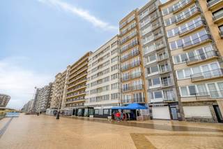 Dit te koop aangeboden gebouw combineert een verhuurd handelspand op de begane grond met een volwaardig appartement aan de achterzijde,...