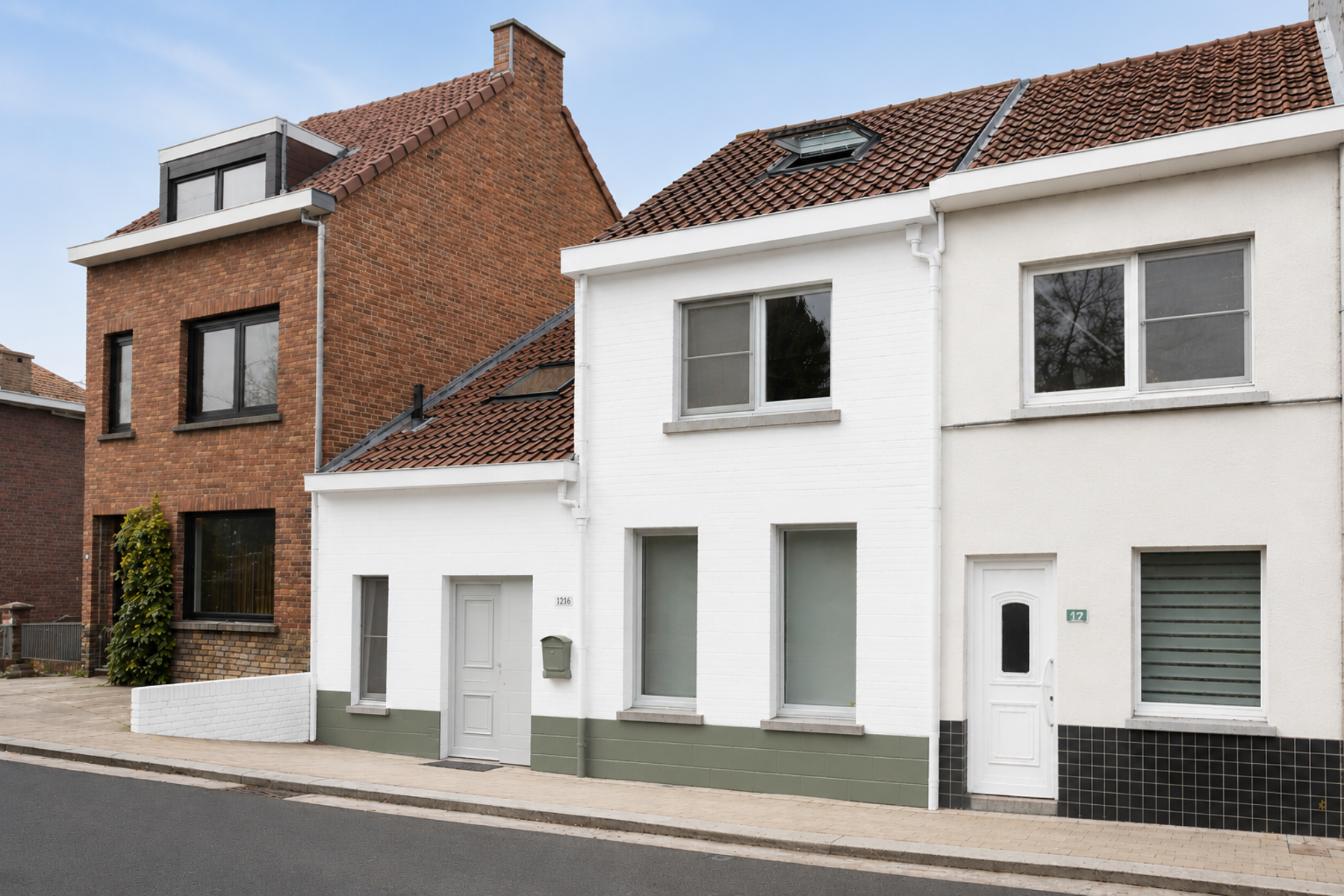 Instapklare woning met achtergelegen carport en parking. - foto 1