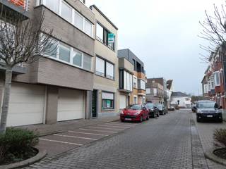 Verschillende motostaanplaatsen te huur in een klein gebouw in een residentiële buurt vlakbij de Grote Markt en de Jachthaven. De...