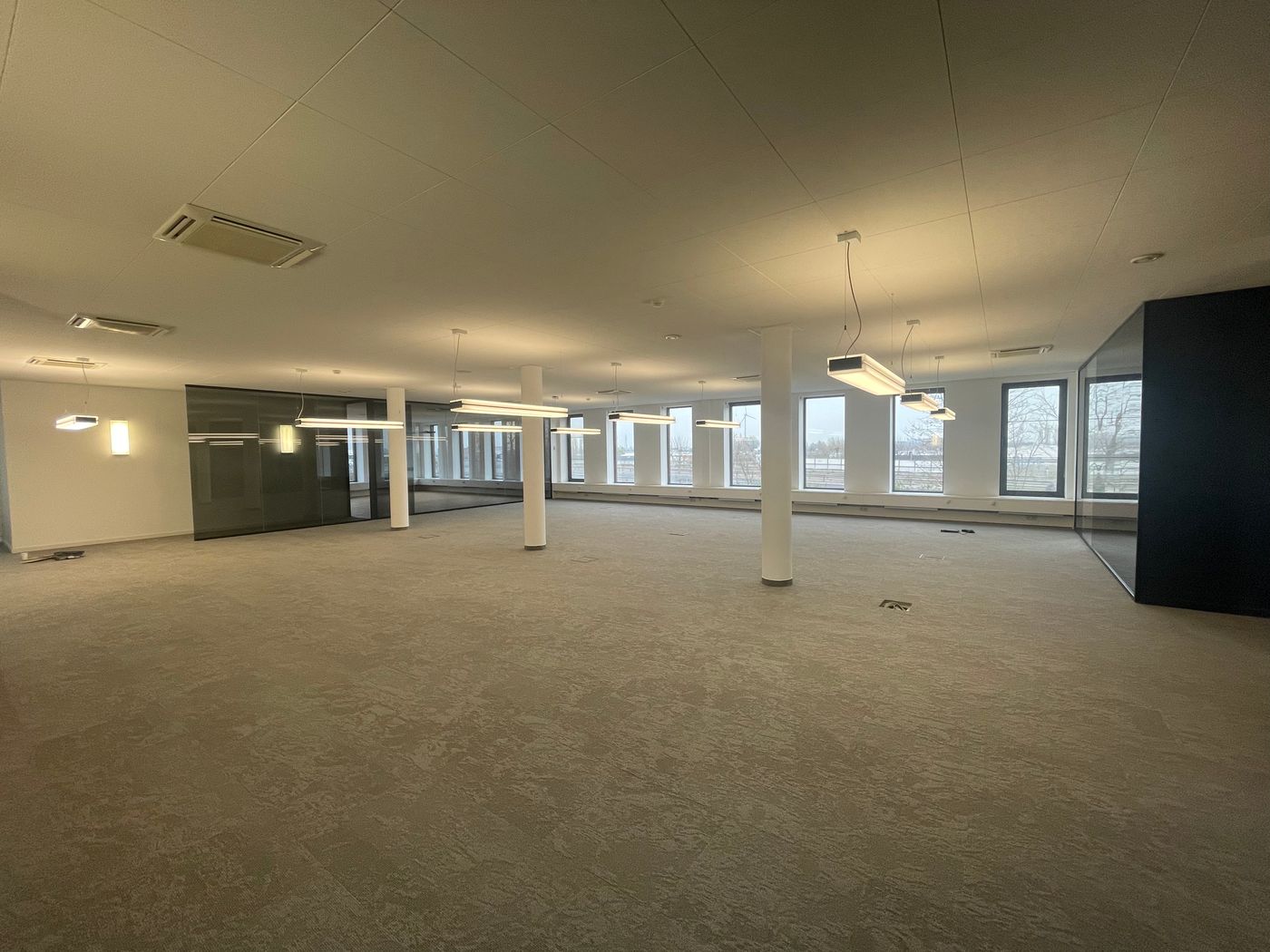 Moderne &amp; instapklare kantoorruimte van 375 m² nabij E17 te Zele - foto 2