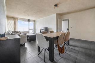 Dit verzorgde appartement met 2 slaapkamers is een interessante opportuniteit voor zowel eigen bewoning als investering. Met een EPC-label B en een asbestveilige toestand zijn er op energetisch en technisch vlak alvast mooie troeven aanwezig. Ook de ligging is een grote troef: vlakbij de E17 en verschillende belangrijke invalswegen, terwijl het centrum van Sint-Niklaas op fietsafstand ligt. Winkels, horeca, openbaar vervoer en andere voorzieningen bevinden zich eveneens in de nabije omgeving. Een ideale combinatie van locatie, energiezuinigheid en investeringspotentieel!
