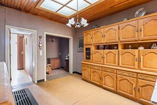Volledig te renoveren woning met inpandige garage.Deze woning is gunstig gelegen in het dorpscentrum van Wijnegem, in de onmiddellijke nabijheid van...