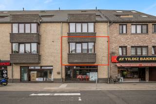 Ben je op zoek naar een instapklaar appartement met twee slaapkamers en groot terras? Lees dan zeker verder!Dit aangenaam appartement is gunstig...