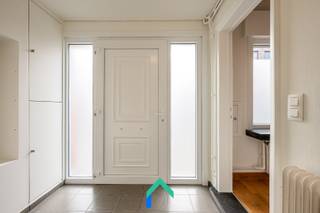 LiggingDeze charmante gezinswoning bevindt zich in een aangename woonomgeving in Landegem. De ligging combineert een residentieel karakter met een...