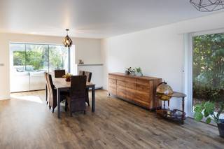 In de www.modestrohaertstraat7.be (url kopiëren en plakken indien doorklikken niet lukt) in Heestert stellen we jou graag deze woning voor. De woning is gelegen op het einde van een doodlopende straat en werd de laatste jaren al serieus onder handen genomen. Zo werd de keuken recent vernieuwd en werd de leefruimte vergroot met een moderne uitbouw. Gezien de wegen van de eigenaars spijtig genoeg scheiden, gaan we voor hen op zoek naar een koper. <br /><br />HOMERUN: Op zaterdag 12 september ben je van harte welkom op de Homerun van deze woning. Via www.modestrohaertstraat7.be kan je een afspraak inplannen. Eveneens via de website verneem je veel meer, zoals een uitgebreide omschrijving, foto's, 360° rondgang, documenten, …  <br /><br />KICK-OFF PRIJS: De vermelde prijs is een Kick-Off prijs waarop een eenmalig bod kan uitgebracht worden (zowel boven als onder de Kick-Off prijs). Dankzij het kwaliteitslabel van Henry Houser ben je zeker dat de biedingen correct verlopen zonder dat er een opbodspel gehouden wordt! Over de transparante procedure is alles te lezen op de website van de woning.  <br /><br />EXTRA BEZOEK: Mocht je op 12 september niet vrij zijn, geef dan gerust een belletje om een afspraak in te plannen op een ander moment. En wees gerust ... iedereen, van de eerste tot de laatste bezoeker, heeft evenveel kans om een eenmalig bod uit te brengen!  <br /><br />Groeten, Hendrik van Henry Houser.<br /> 