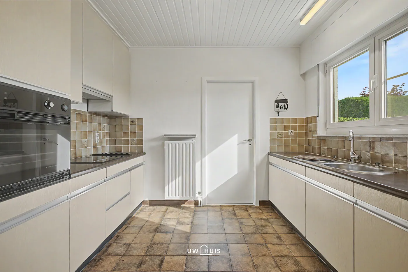 Ruime open bebouwing met 4 slaapkamers en zonnige tuin in rustige wijk te Haasdonk - foto 4