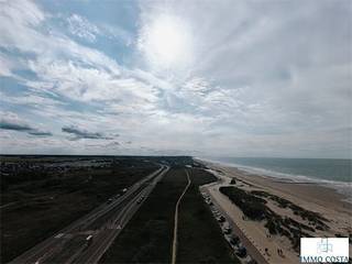 Te koop: lichtrijk appartement op de 10de verdieping van residentie Brazilia, uniek gelegen op een hoek. Dit pand beschikt over zeer ruime...