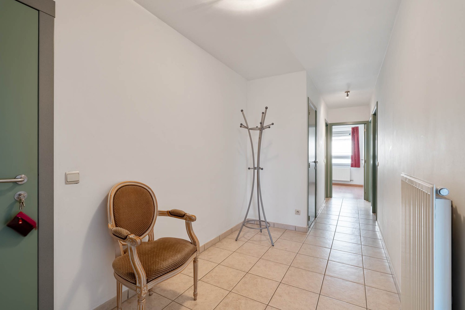 Ruim, lichtrijk en energiezuinig(A-label) appartement met 2 slaapkamers, een terras en een autostaanplaats te centrum Leuven! - photo 2