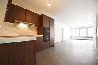 Dit lichtrijke appartement in hartje Hamme biedt comfort en ruimte op een toplocatie. U betreedt het appartement via de aparte inkomhal. De...