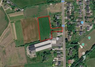 <p><span>Mooi perceel landbouwgrond, grenzend aan de straat. </span></p><p><span>Ideaal als paardenweide, voor akkerbouw, ...</span></p><p><span> </span></p><p><span>T-vormig met een oppervlakte van 85 are.</span></p><p><span> </span></p><p><span>Op heden zit er een aflopende gebruiksovereenkomst op deze grond.</span></p><p><span> </span></p><p><span>Interesse? contacteer ons via 016 15 31 15 of <span>info@immolivit.be</span></span><span> </span></p>