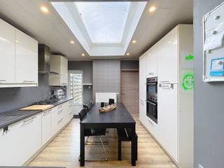 Woning met 3 slpks en terras bereikbaar via servitude. Deze woning is zeer gunstig gelegen in een straat die het centrum met de Ring verbindt...