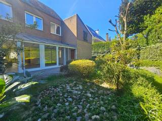 Charmante eengezinswoning op een rustige locatie op een steenworp afstand van het centrum.Doe een bod vanaf 439.000 EURVirtuele...