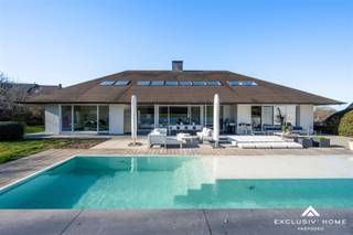 This exclusive design villa is located in a rural district of Brakel, also known as the "green pearl of the Flemish Ardennes."The impressive villa is...