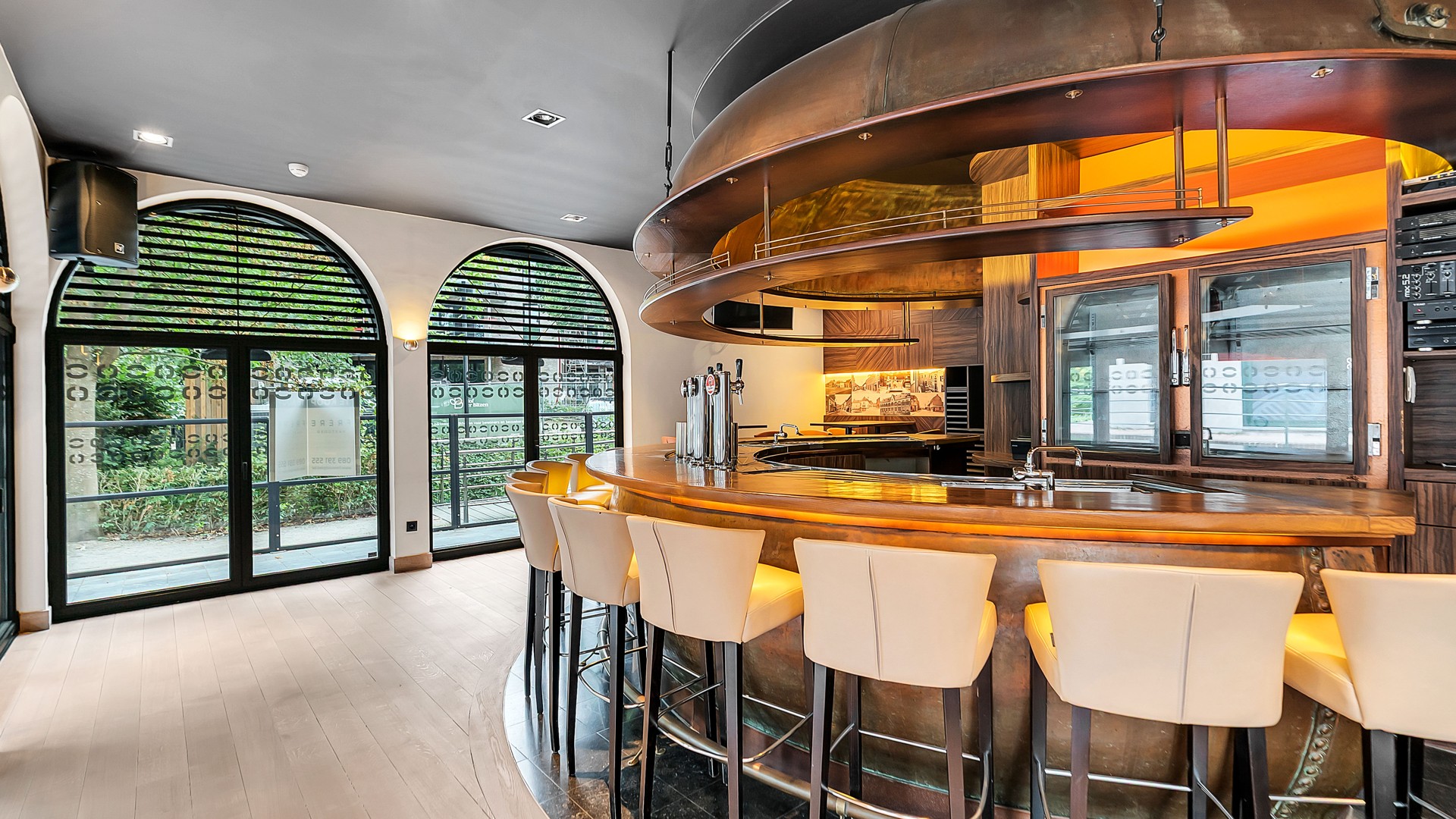 Exclusief horecapand met 2 appartementen in het centrum van Bilzen - foto 4
