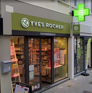 <strong>Bent u op zoek naar een zichtbare, strategische uitvalsbasis voor uw winkelconcept, boetiek of dienstenkantoor (voorheen Yves Rocher),?</strong> Dit aantrekkelijke handelspand geniet van een uitstekende commerciële ligging in het centrum van Lier, vlak naast gevestigde trekpleisters<strong> (naast Multipharma) </strong>wat garant staat voor een continue passantenstroom en maximale visibiliteit. Het pand omvat een overzichtelijke gelijkvloerse handelsruimte van circa 80 m² met een aantrekkelijke etalage die zorgt voor veel natuurlijk licht en optimale passageaantrekkingskracht. Daarnaast beschikt u over een volwaardige bovengelegen verdieping, die zich perfect leent als extra stockageruimte, bureel, atelier of personeelsruimte.<br />Dit veelzijdige handelspand wordt aangeboden aan een maandelijkse huurprijs van € 2.000 (onroerende voorheffing ten laste van de huurder) en is beschikbaar vanaf 1 november 2026. Een unieke kans voor wie wil ondernemen op een dynamische centrumlocatie met volop potentieel en uitstraling! Neem gerust contact met ons op voor meer informatie of om een bezoek ter plaatse in te plannen. EPC LABEL: D.