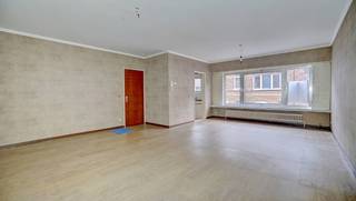 Appartement op de 1ste verdieping op een perceel van 18 are 61 ca in nabijheid van station Mechelen-Nekkerspoel. Alles op één niveau (geen lift...