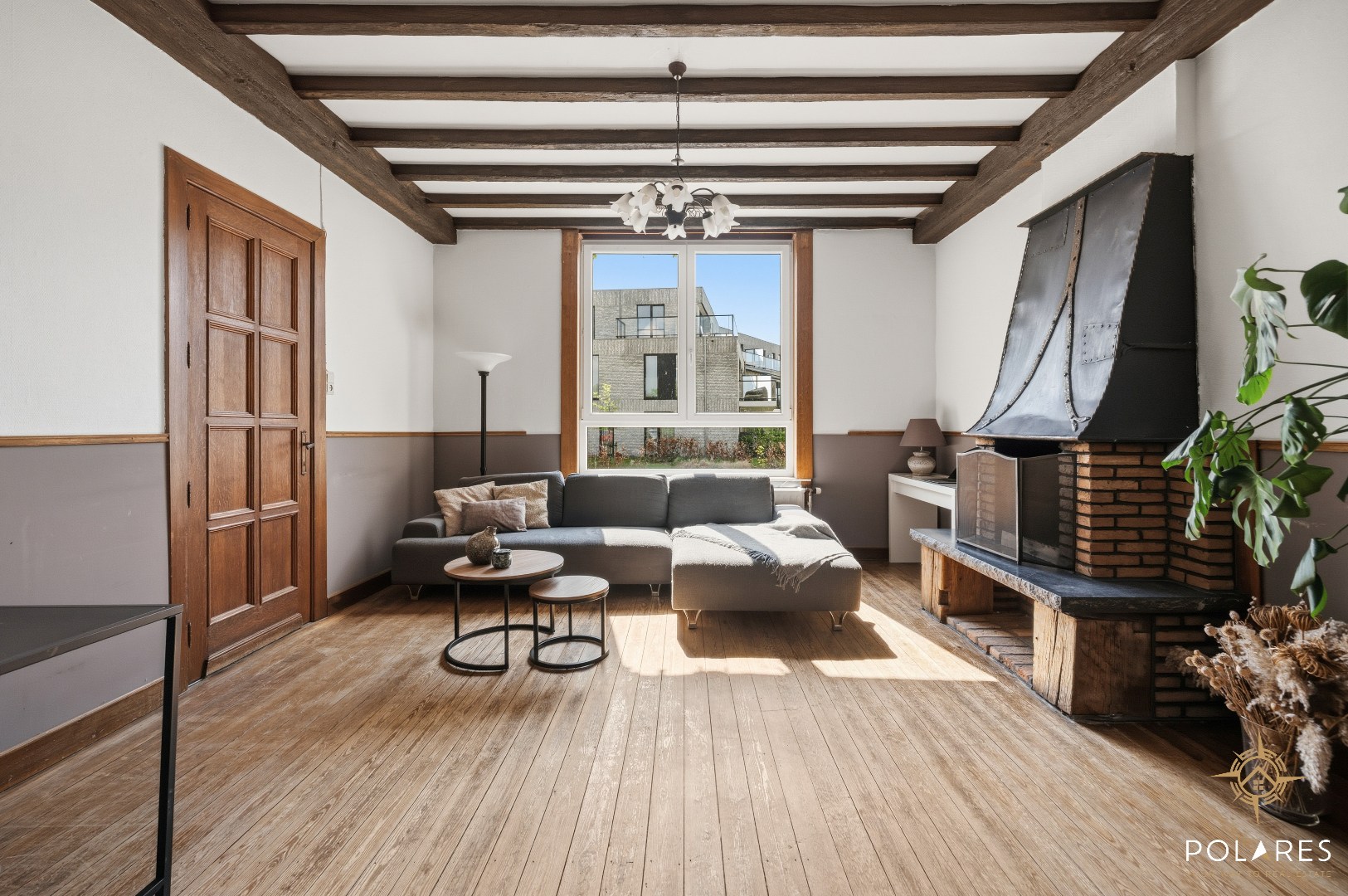 Charmant en instapklaar gelijkvloers appartement met koer en autostaanplaats - foto 3