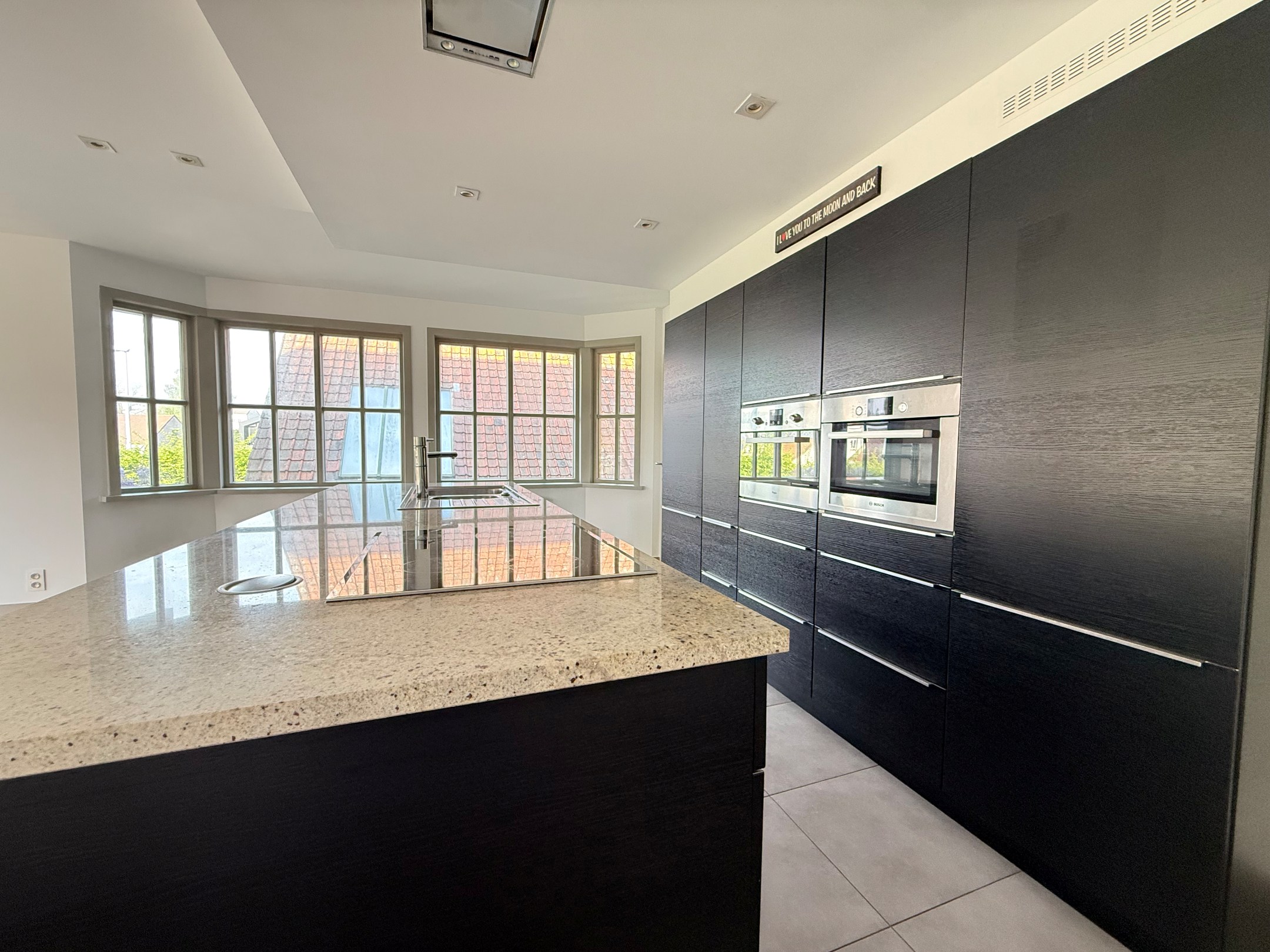 Twee-slaapkamerappartement met open zicht in Roeselare! - foto 5