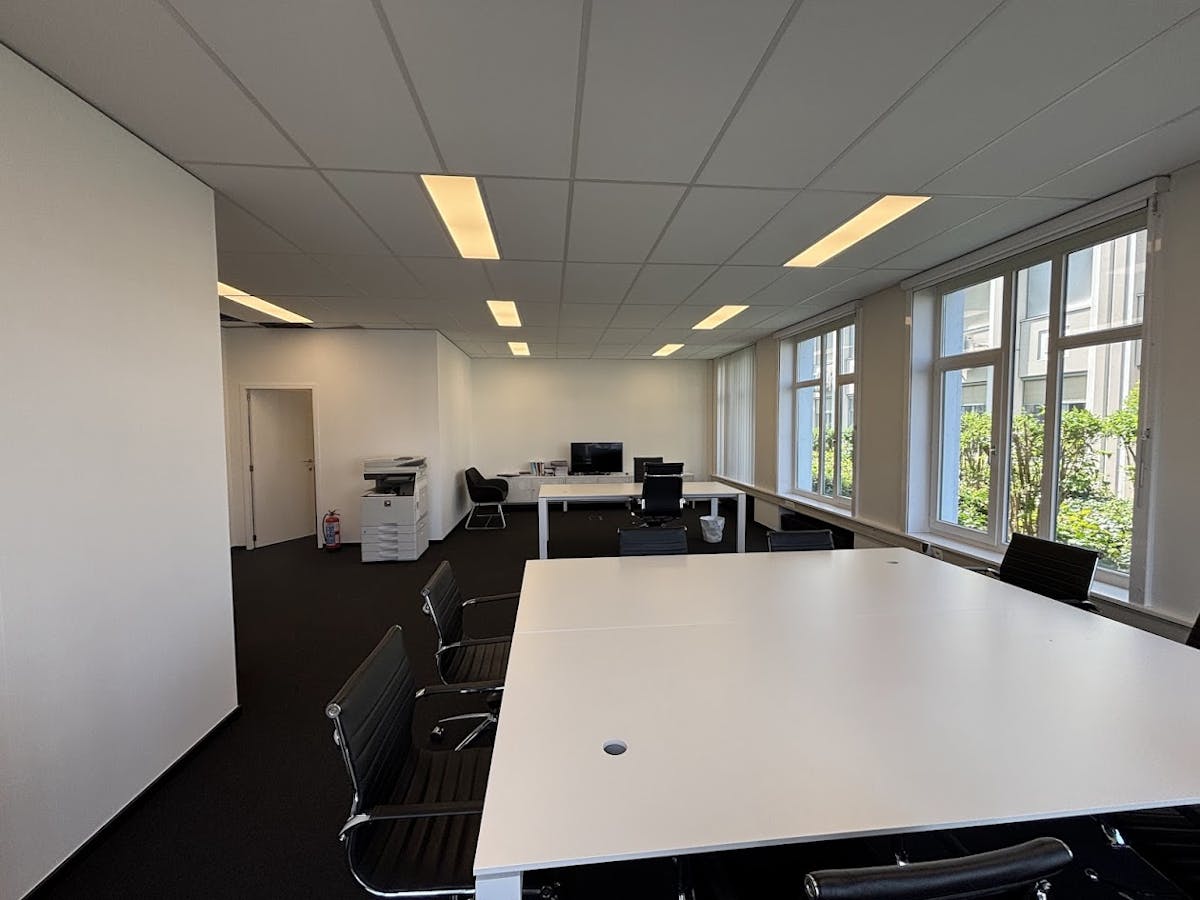 Kantoor te huur vlakbij Ringlaan en Ringshopping in Kortrijk - foto 3