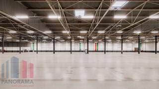 Logistiek bedrijfsgebouw bestaande uit een magazijn (12.317 m²) in combinatie met kantoren te huur in Zele. Uitstekend gelegen in de industriezone...