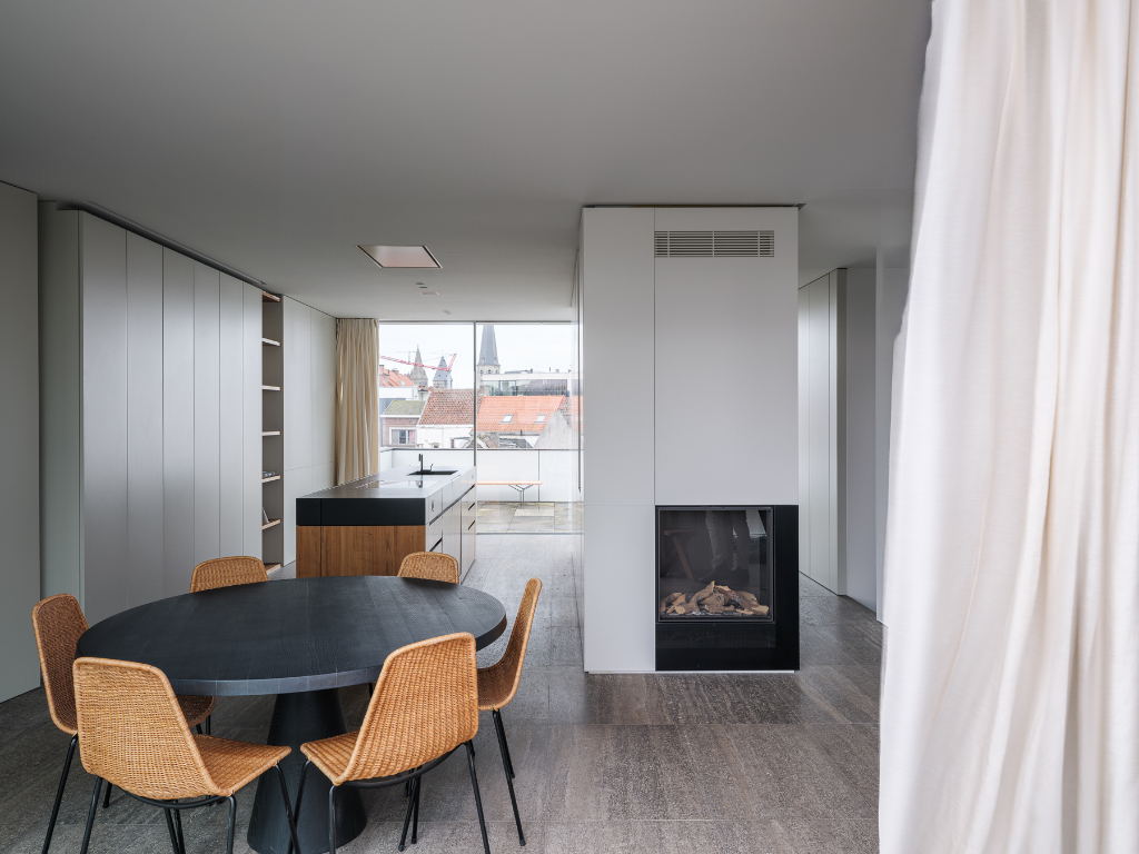 Penthouse duplex haut de gamme avec trois terrasses, situé dans un immeuble architectural d’exception conçu par le bureau Element Architecten. - photo 5