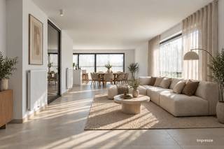 <p>Deze stijlvolle vrijstaande woning werd in 2024 gebouwd met bijzondere aandacht voor architectuur en hedendaags wooncomfort. Verscholen in het groene Noorderwijk, waar het gezellige dorpsleven en uitgestrekte landschappen hand in hand gaan, vind je hier alle ingrediënten voor een thuis waar rust en comfort de hoofdrol spelen.</p>
<p>Bij binnenkomst merk je meteen dat hier aan elk detail werd gedacht! Via een stijlvolle glazen deur stap je de zonovergoten leefruimte binnen. De royale raampartijen zorgen niet alleen voor licht en ruimte maar creëren ook een prachtige connectie met de tuin. Het zwembad vormt daarbij een absolute eyecatcher en geeft het buitenleven nét dat tikkeltje meer! Lange zomerdagen aan het water, gezellige avonden met vrienden vanop het gras of gewoon simpelweg helemaal tot rust komen in de tuin? Deze plek vormt het decor voor ontelbaar veel mooie herinneringen!</p>
<p>De trendy, open keuken werd ingericht met hoogwaardige materialen en kwaliteitsvolle toestellen, waarbij design en functionaliteit elkaar versterken. Verder ontdek je op het gelijkvloers nog een polyvalente kamer die zich perfect leent als bureau, hobbykamer of extra slaapkamer.</p>
<p>Via de houten trap bereik je de eerste verdieping, waar er nog maar liefst 4 riante slaapkamers op je wachten. Plek genoeg dus voor het hele gezin! Ook de badkamer is een plaatje op zich. De tegels in aardetinten zorgen voor een rustgevende luxueuze uitstraling, terwijl het comfortabel ligbad, de ruime inloopdouche en de dubbele lavabo in meubel zorgen voor een dosis welness in huis. Het toilet is apart.</p>
<p>Een eigen zwembad, een zee aan ruimte en een flinke dosis stijl. Klinkt als jouw droomwoning? Kom het zeker zelf eens ontdekken!</p>
<p><strong>Technische gegevens: EPC label A!! </strong>8 zonnepanelen aanwezig, regenwaterput van 5.000 liter. <strong>Tuinhuis voorzien. </strong></p>
<p><strong>Stedenbouwkundige inlichtingen en bodemattest aanwezig. Bevindt zich niet in een risicozone voor overstromingen (P- en G-score A). Renovatieverplichting en asbestattest niet van toepassing.</strong></p>