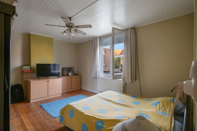 Centraal en gunstig gelegen ruime woning op 320m2 met 5 SLK, terras en hobbyruimte of atelier - foto 5