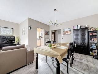 Dit appartement te huur bevindt zich op een rustige, doch centrale ligging in Merksem aan de Patrijsstraat vlakbij alle belangrijke...