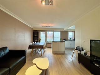 Découvrez cet appartement magnifiquement rénové, situé dans une rue calme d'Hemiksem, dans un petit immeuble avec seulement quelques...