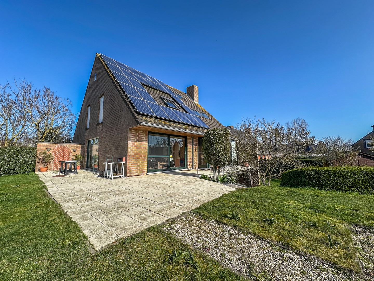 Zeer ruime villa met 4 slaapkamers, grote tuin (869m²) en volledig onderkelderd. - foto 5