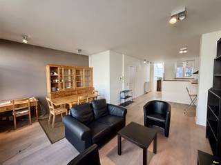 In de bruisende buurt rond Park Spoor Noord vinden we dit instapklare en volledig gemeubelde appartement op de tweede verdieping van een...